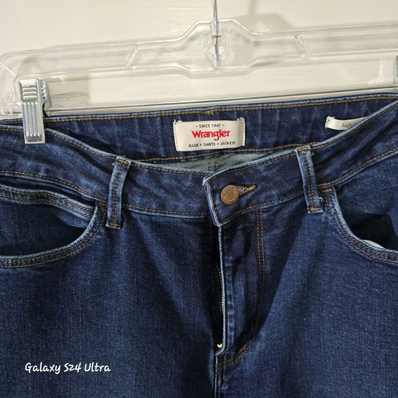 WRANGLER HIGH RIDE Classic Blue Wide-Leg Jeans - Picture 6 of 9